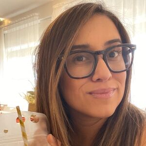 Meet your Posher, Shana